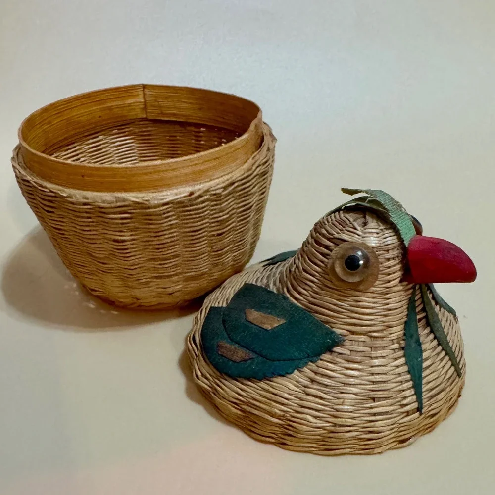 Vintage Wicker Hen on‎ Nest Basket Figural Woven Straw Trinket Box Small 3.5